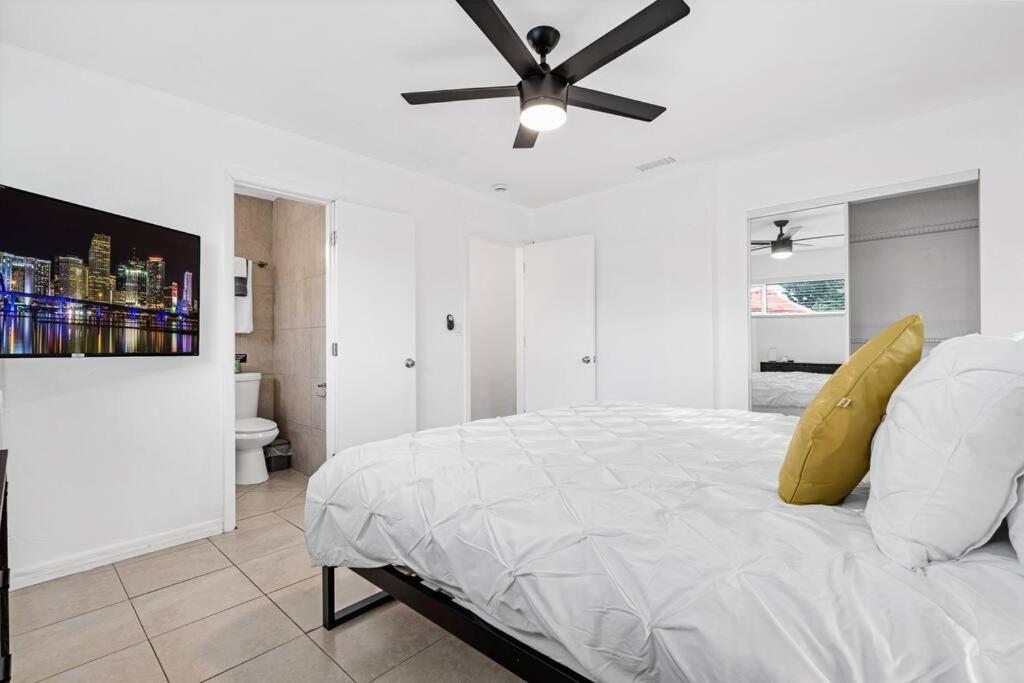 Casa de férias Spacious 5 Bedrooms With Large Pool, 12 Minutes To The Ocean Fort Lauderdale