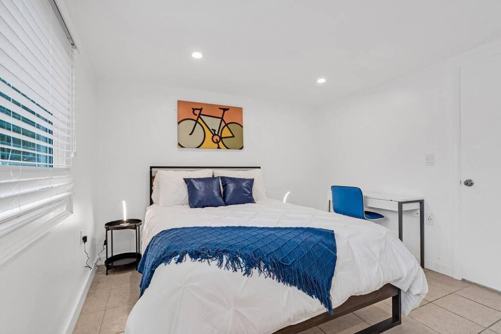 Casa de férias Spacious 5 Bedrooms With Large Pool, 12 Minutes To The Ocean *