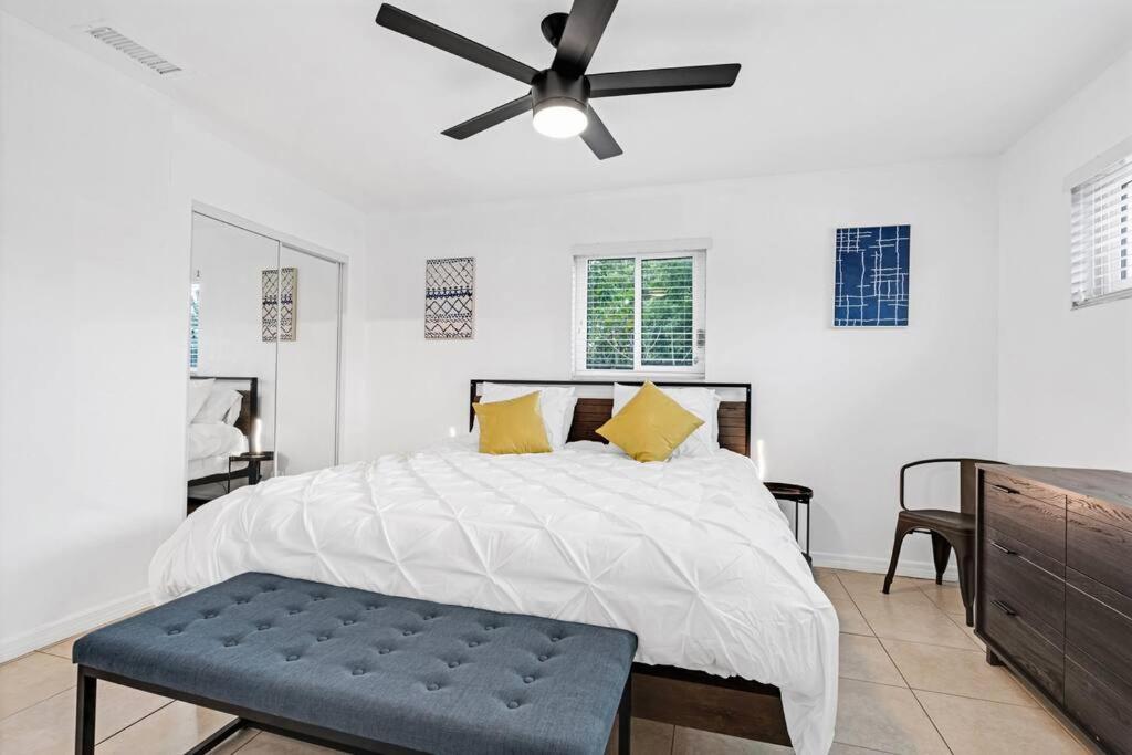 Casa de férias Spacious 5 Bedrooms With Large Pool, 12 Minutes To The Ocean *