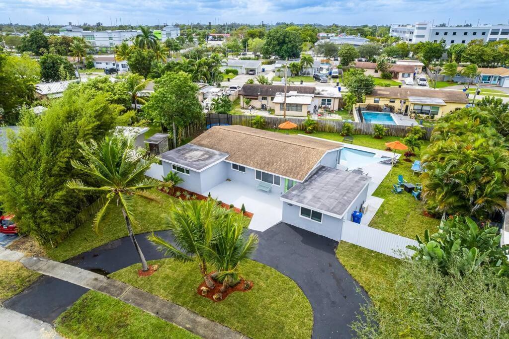 Casa de férias Spacious 5 Bedrooms With Large Pool, 12 Minutes To The Ocean *