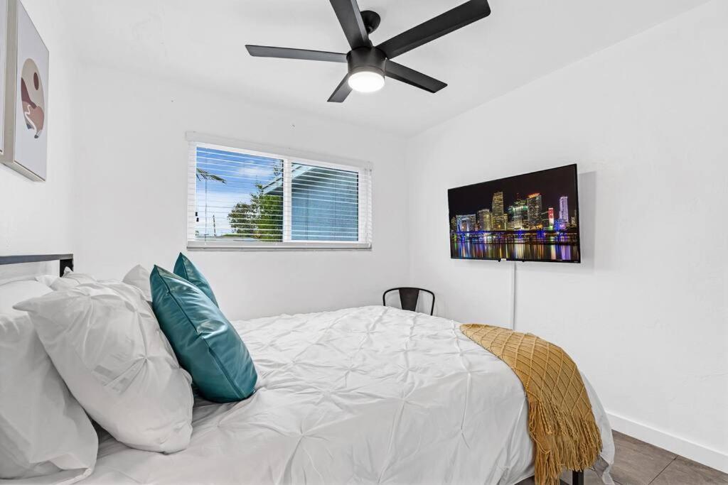 Spacious 5 Bedrooms With Large Pool, 12 Minutes To The Ocean Casa de férias
