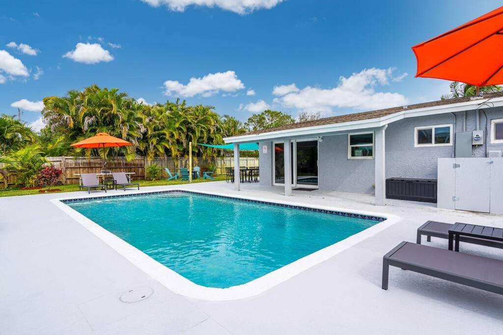 Spacious 5 Bedrooms With Large Pool, 12 Minutes To The Ocean Casa de férias
