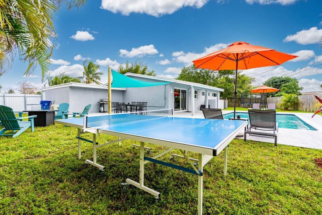 Spacious 5 Bedrooms With Large Pool, 12 Minutes To The Ocean Casa de férias