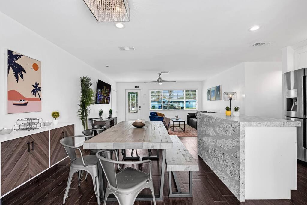 Spacious 5 Bedrooms With Large Pool, 12 Minutes To The Ocean Casa de férias Fort Lauderdale